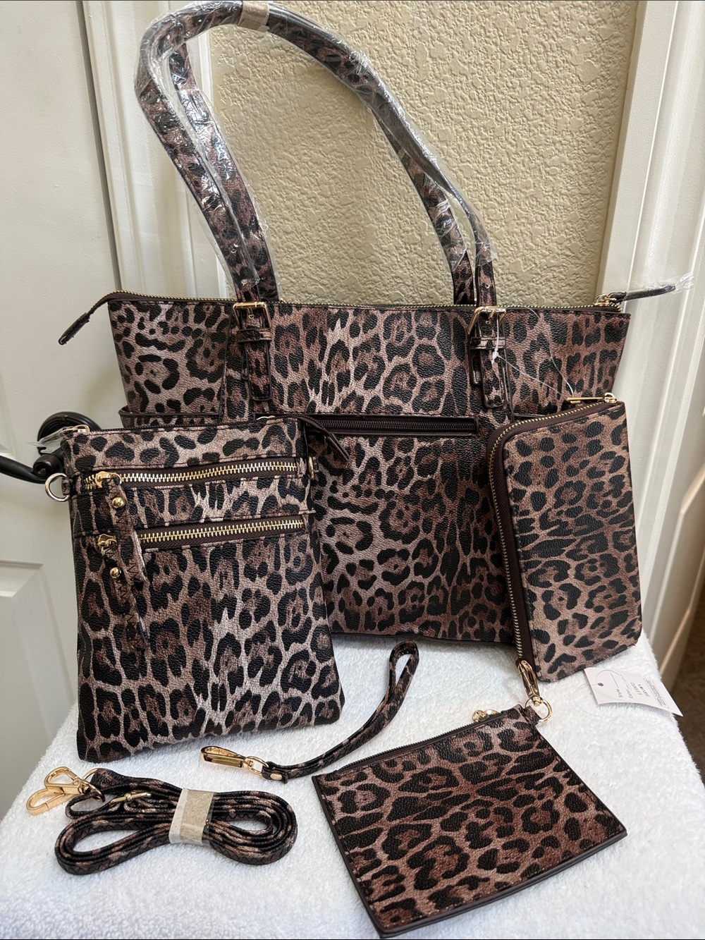 Leopard Vegan Leather Print Tote Handbag & crossbody Set - Brown Leopard Pattern